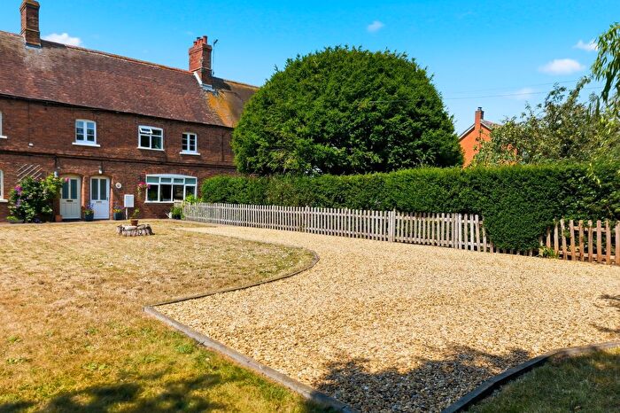 3 Bedroom Cottage For Sale In The Rookery, Main Road, Barnstone, Nottingham, NG13