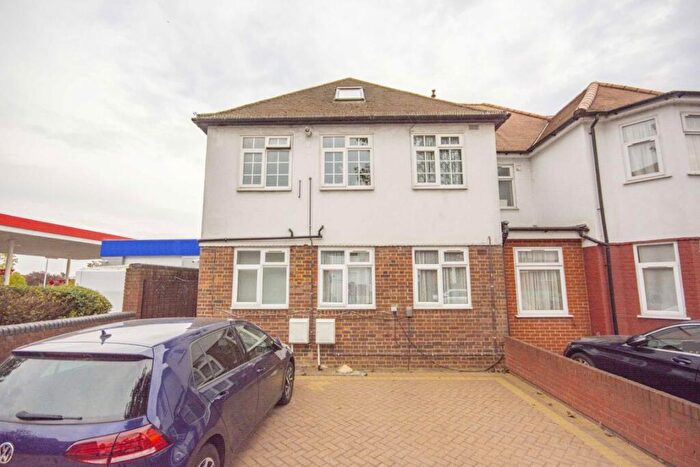 3 Bedroom Maisonette To Rent In Neeld Crescent, Hendon, NW4
