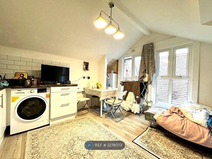 1 Bedroom Flat To Rent In Waylen Street, Reading, RG1