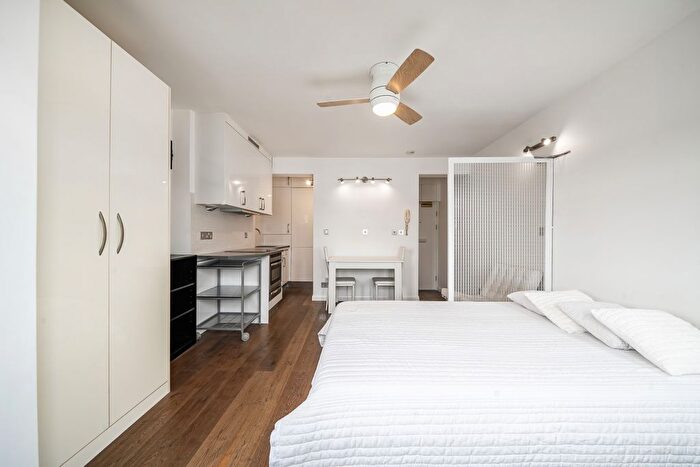 Studio To Rent In Colville Gardens, London, W11