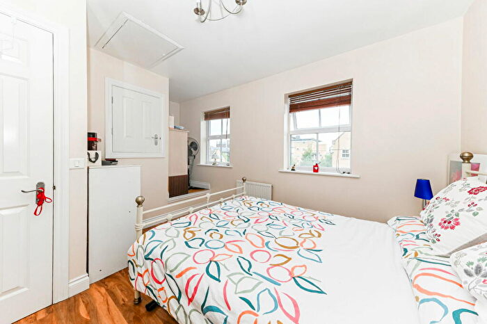 3 Bedroom Terraced House For Sale In Sparkes Close, Bromley, BR2