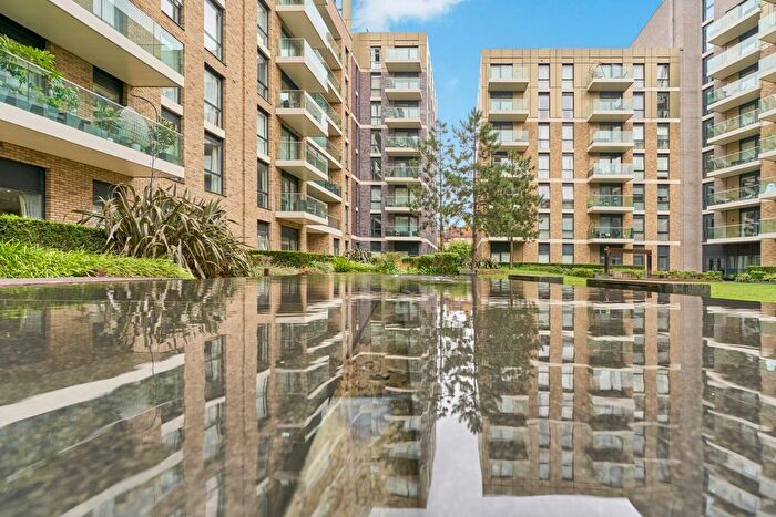2 Bedroom Flat For Sale In Queenshurst Square, Kingston Upon Thames, KT2