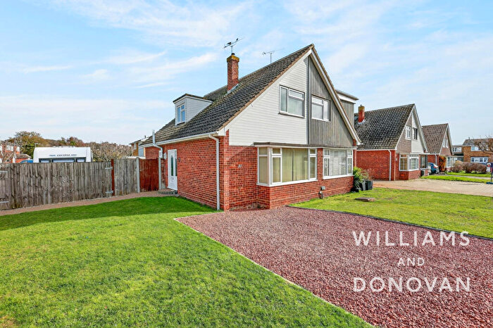 3 Bedroom Semi-Detached House For Sale In Kingfisher Drive, South Benfleet, SS7