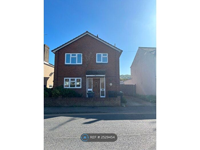 3 Bedroom Detached House To Rent In High Street, Wouldham, Rochester, ME1