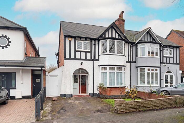 4 Bedroom Semi Detached House For Sale In Russell Road, Hall Green, West Midlands, B28