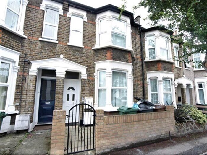 2 Bedroom Flat To Rent In Livingstone Road, Walthamstow, London, E17