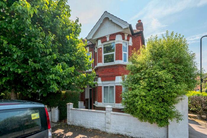 3 Bedroom End Of Terrace House To Rent In Valetta Road, Acton, London, W3