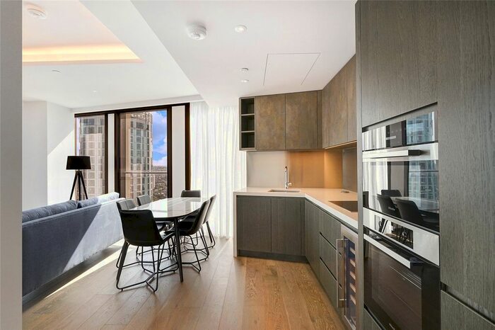 3 Bedroom Flat To Rent In Carnation Way, London, SW8