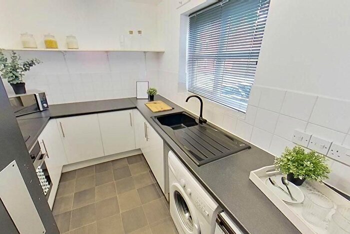 4 Bedroom Semi-Detached House To Rent In North Sherwood Street, Nottingham, NG1