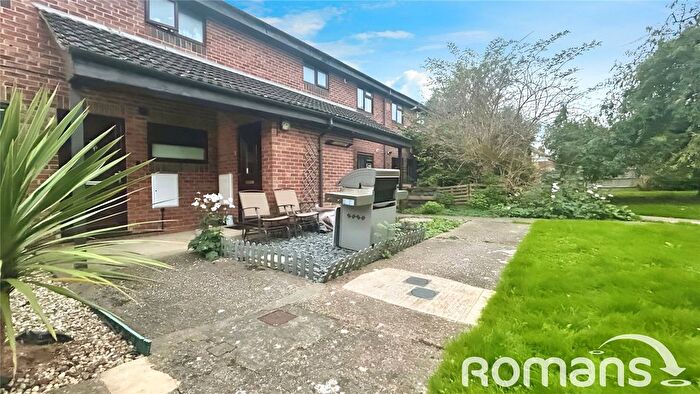 1 Bedroom Maisonette For Sale In Perry Close, Uxbridge, UB8