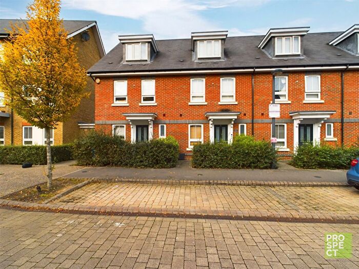 3 Bedroom Semi-Detached House To Rent In Raven Drive, Maidenhead, Berkshire, SL6