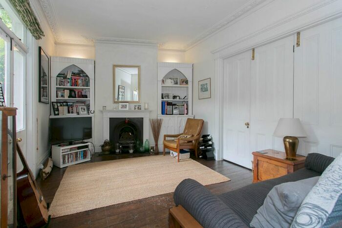 1 Bedroom Flat To Rent In Longbeach Road, London, SW11