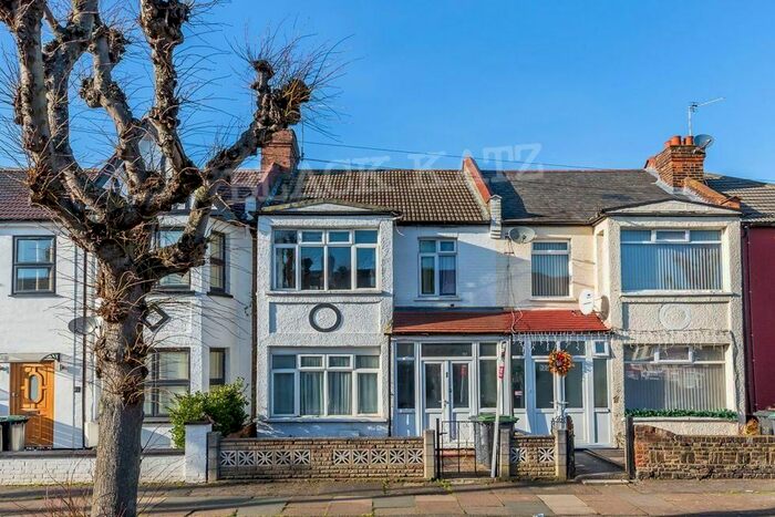 3 Bedroom Town House To Rent In Stirling Road, London, N22