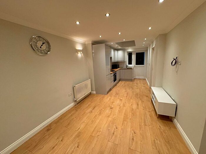 3 Bedroom Maisonette To Rent In Spikes Bridge Road, Southall, UB1