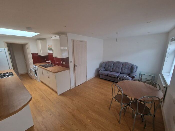 2 Bedroom Bungalow To Rent In Beachgrove Road, Fishponds, Bristol, BS16