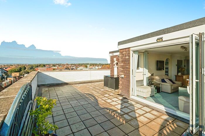 2 Bedroom Flat For Sale In Clifford Road, Bexhill-On-Sea, TN40