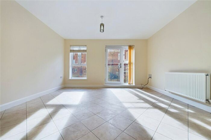 2 Bedroom Apartment For Sale In Battle Square, Reading, Berkshire, RG30