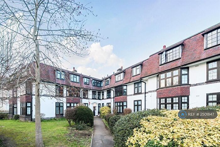 2 Bedroom Flat To Rent In Effingham Lodge, Kingston Upon Thames, KT1
