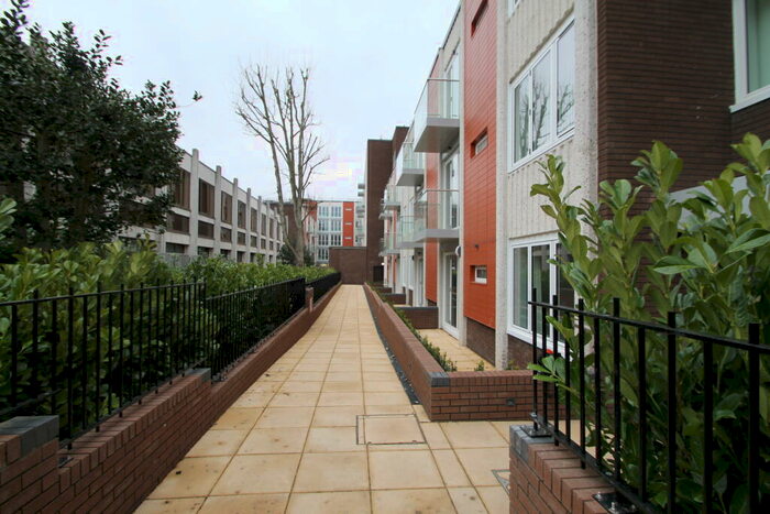 1 Bedroom Flat To Rent In Berwick House, Orpington, BR6