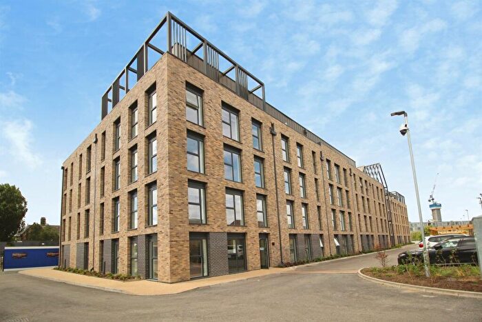 2 Bedroom Flat For Sale In Richmond Hill Close, Leeds, LS9