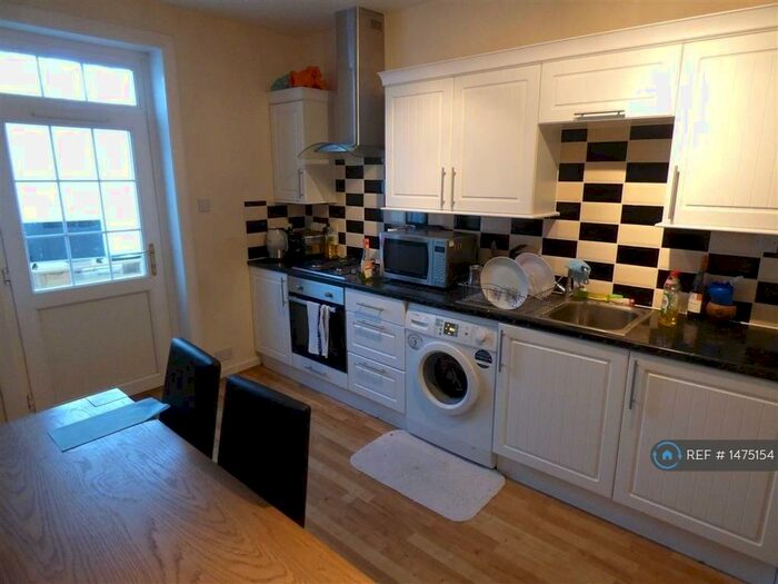 5 Bedroom Semi-Detached House To Rent In Shelbourne Road, Bournemouth, BH8