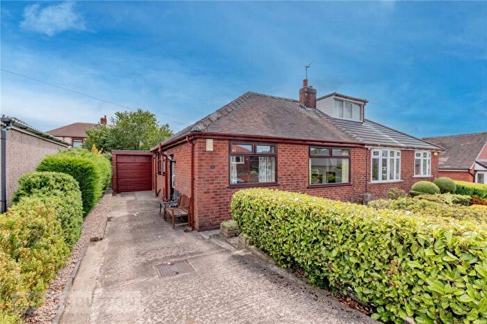 3 Bedroom Semi-Detached Bungalow For Sale In Severn Road, Chadderton, Oldham, OL9