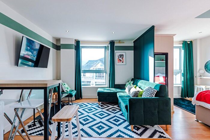 Apartment To Rent In West One Peak, Cavendish Street, S3