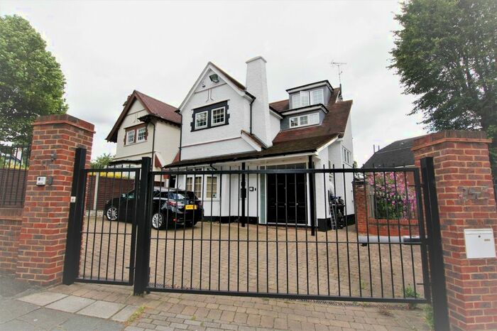 2 Bedroom Flat To Rent In The Approach, Hendon, NW4