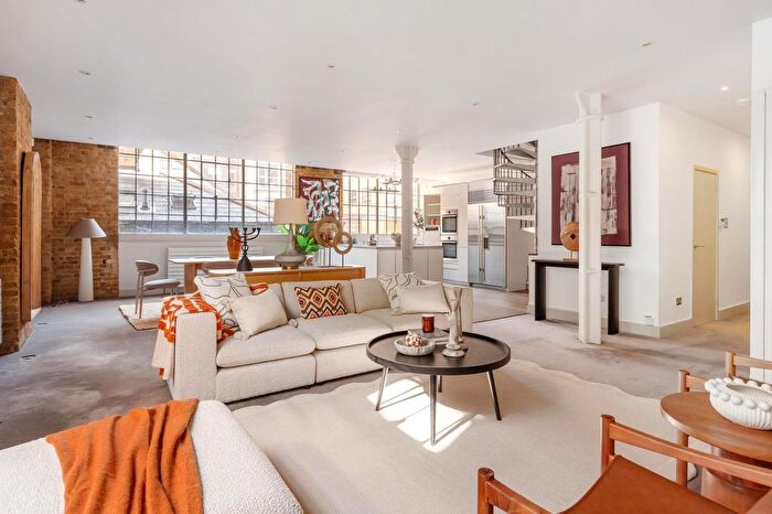 3 Bedroom Maisonette For Sale In Tanners Yard, Long Lane, SE1