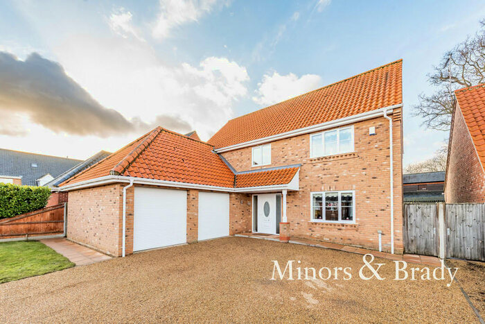 4 Bedroom Detached House For Sale In Mulberry Tree Close, Filby, NR29