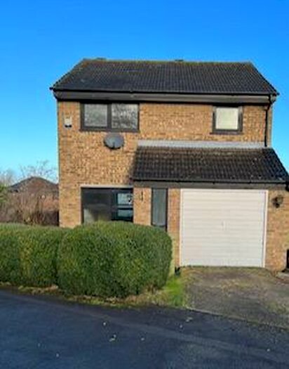 3 Bedroom Detached House To Rent In Grasscroft, Furzton, Milton Keynes, MK4