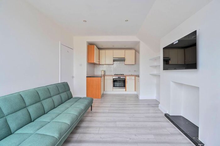 1 Bedroom Flat To Rent In East Dulwich Grove, East Dulwich, London, SE22