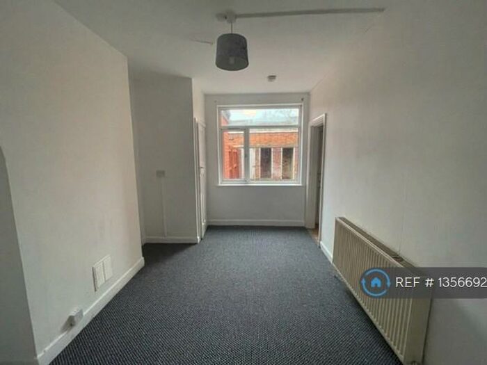 1 Bedroom Flat To Rent In Grove Road, Sparkhill, Birmingham, B11