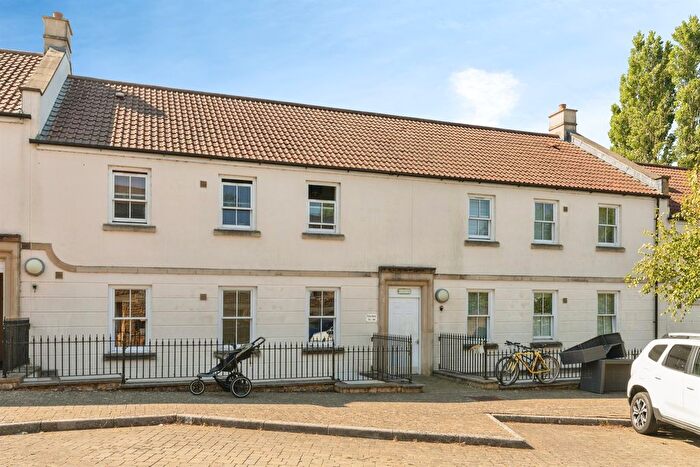 2 Bedroom Flat For Sale In Eveleigh Avenue, Bath, BA1