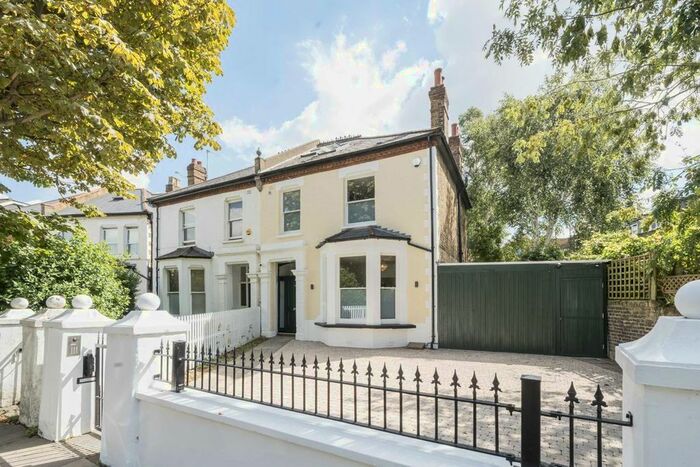 4 Bedroom Semi-Detached House To Rent In Heathfield Gardens, London, W4