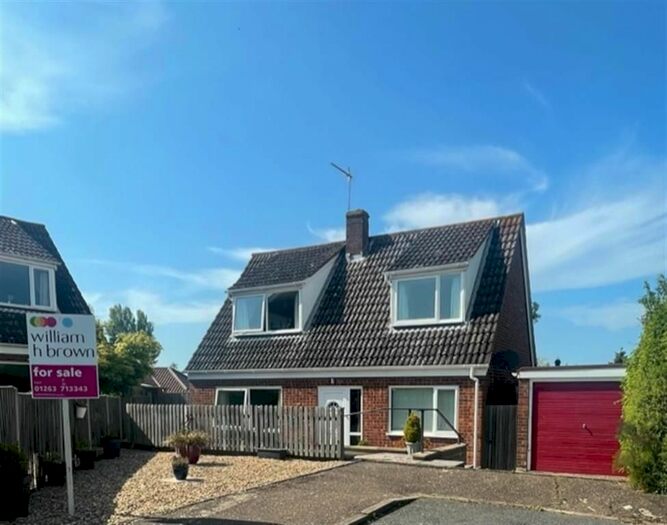 3 Bedroom Chalet For Sale In Hills Close, Corpusty, Norwich, NR11