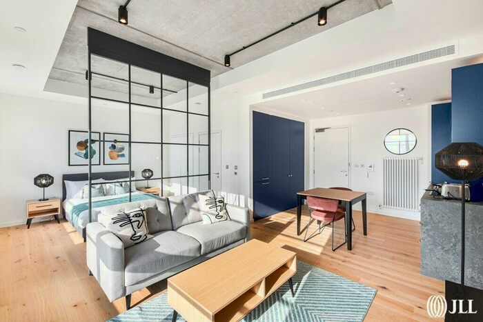 Flat To Rent In Douglass Tower, Good Luck Hope, E14