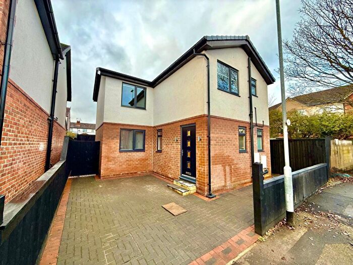 3 Bedroom Detached House To Rent In Boston Avenue, Leeds, West Yorkshire, LS5