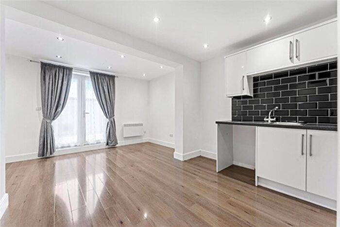 2 Bedroom Apartment To Rent In Cambridge Road, Kingston Upon Thames, KT1