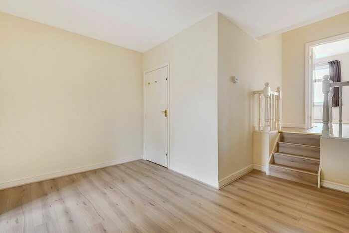 2 Bedroom Flat To Rent In Burlington Road, New Malden, KT3