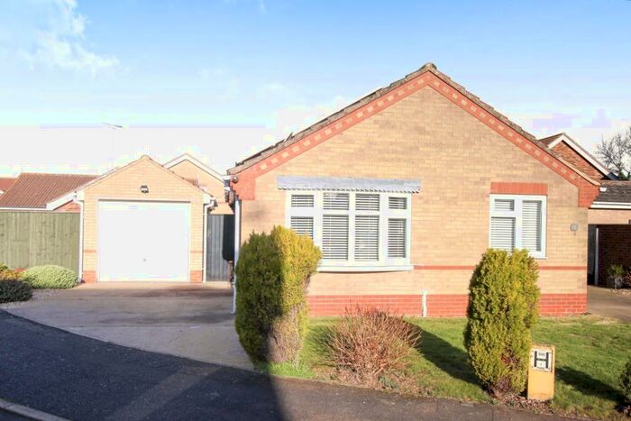2 Bedroom Bungalow For Sale In Clarkson Drive, Stallingborough, Grimsby, South Humberside, DN41
