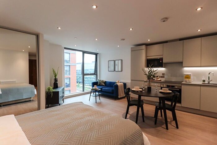 Flat To Rent In Thames Quarter, Reading, RG1