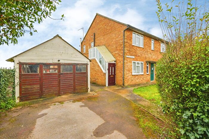 2 Bedroom Maisonette For Sale In Bloxham Road, Milcombe, Banbury, Oxfordshire, OX15