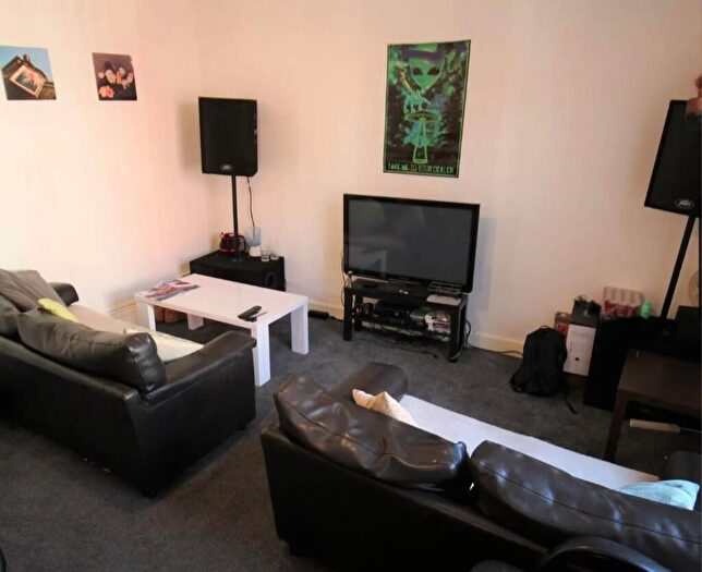 3 Bedroom Terraced House To Rent In Thornville Mount, Leeds, West Yorkshire, LS6