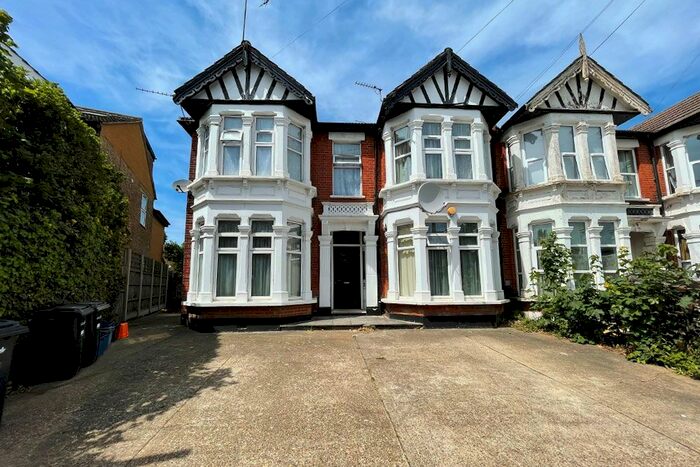 1 Bedroom Flat To Rent In Redcliffe Gardens, Ilford, IG1