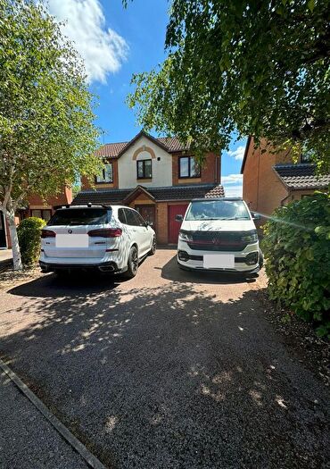 4 Bedroom Semi-Detached House To Rent In Chatsworth Drive, Wellingborough, NN8