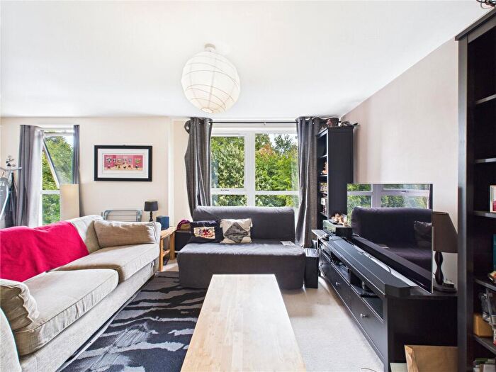 2 Bedroom Apartment For Sale In Paxton Drive, Bristol, BS3