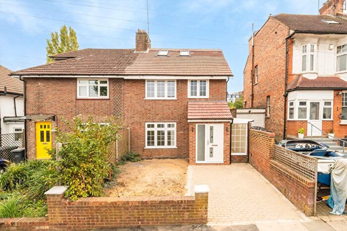 5 Bedroom Semi-Detached House To Rent In Halliwick Road, London, N10