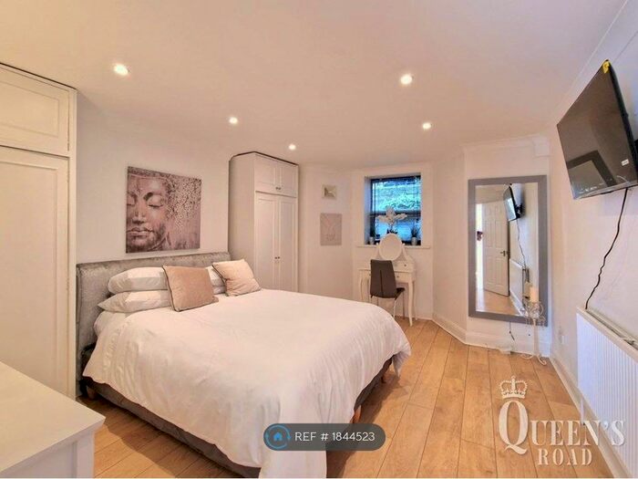 1 Bedroom Flat To Rent In Queens Road, Brentwood, CM14