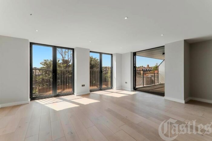 2 Bedroom Flat To Rent In Homestead Heights, Tottenham Lane, N8